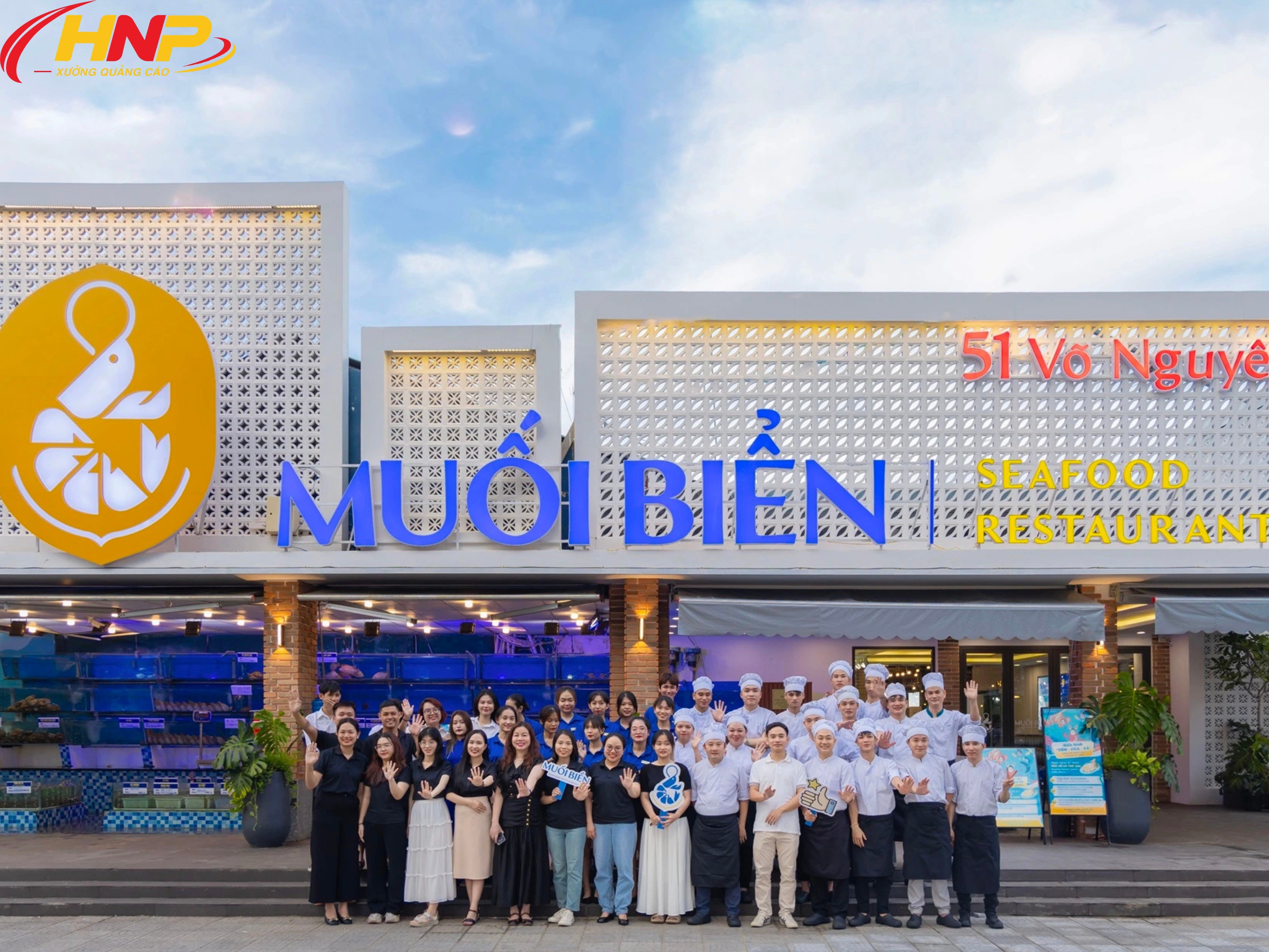 Thi Công Bộ Chữ Nóc Tòa Nhà Giá Rẻ
