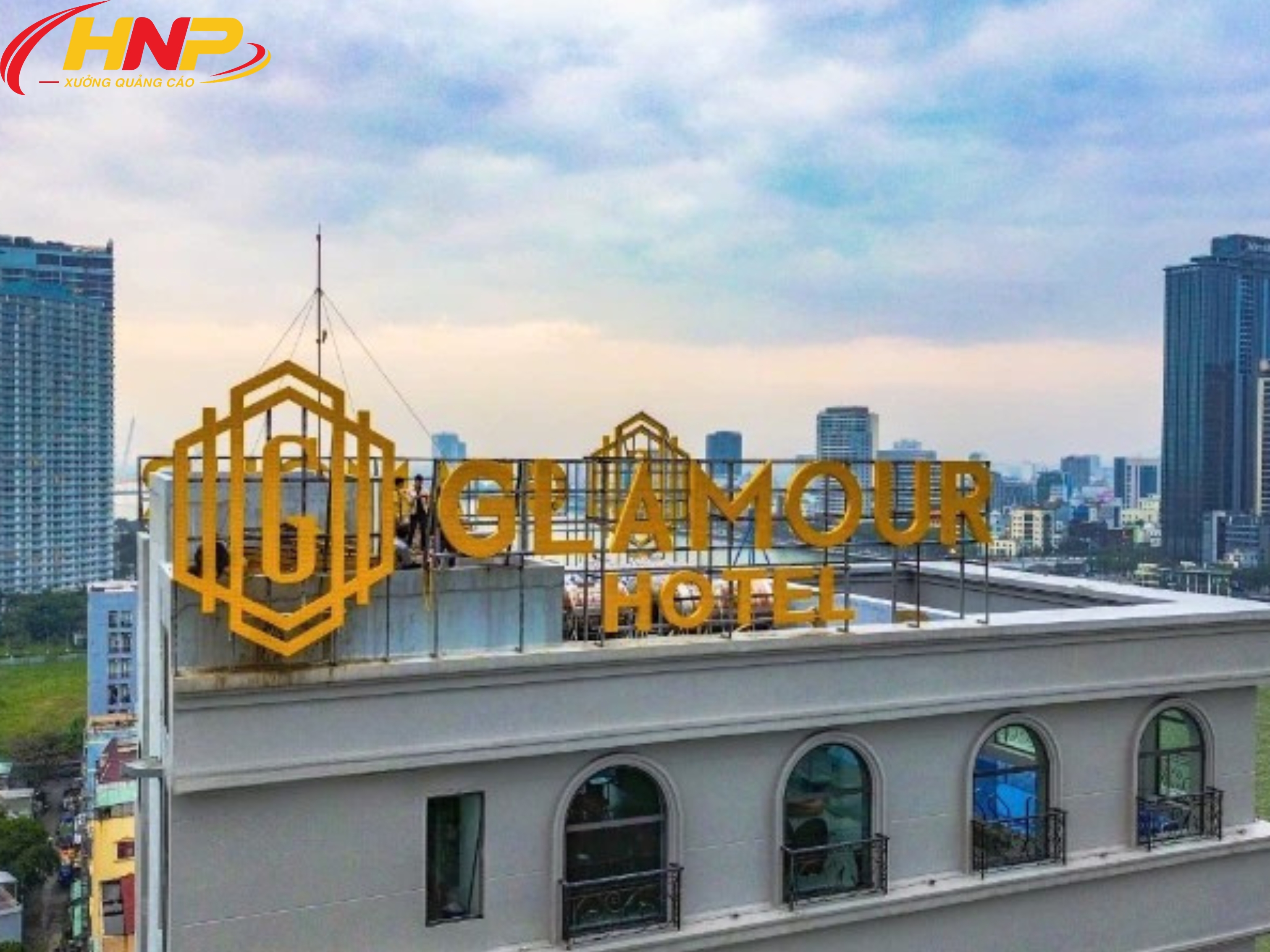 Thi Công Bộ Chữ Nóc Tòa Nhà Giá Rẻ