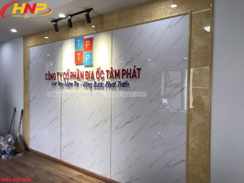 Đơn Vị Thi Công Backdrop Lễ Tân Văn Phòng Công Ty Uy Tín
