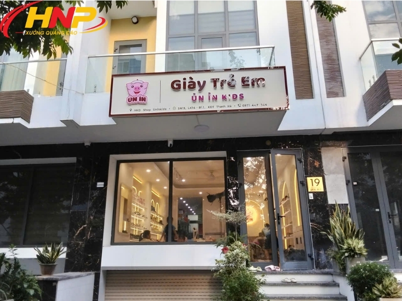biển alu chữ nổi cửa hàng trẻ em