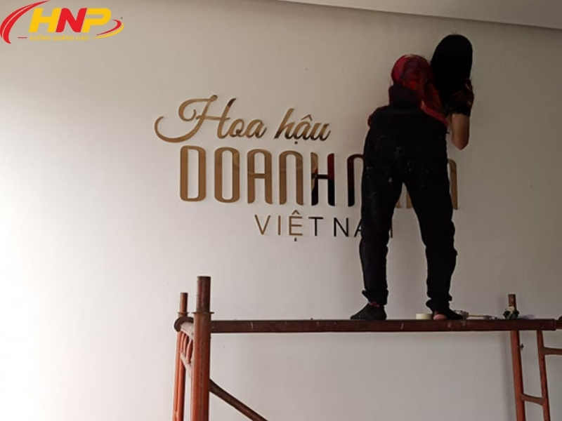 Backdrop lễ tân bằng mica
