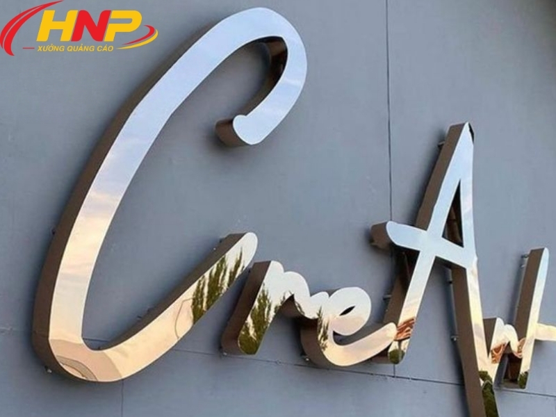 backdrop chữ inox gương
