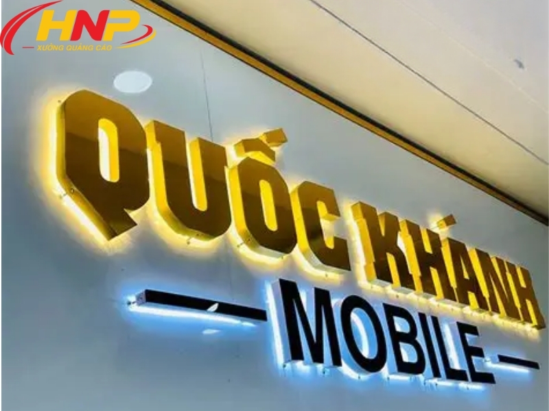 backdrop chữ inox vàng