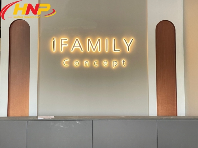 backdrop chữ inox gương